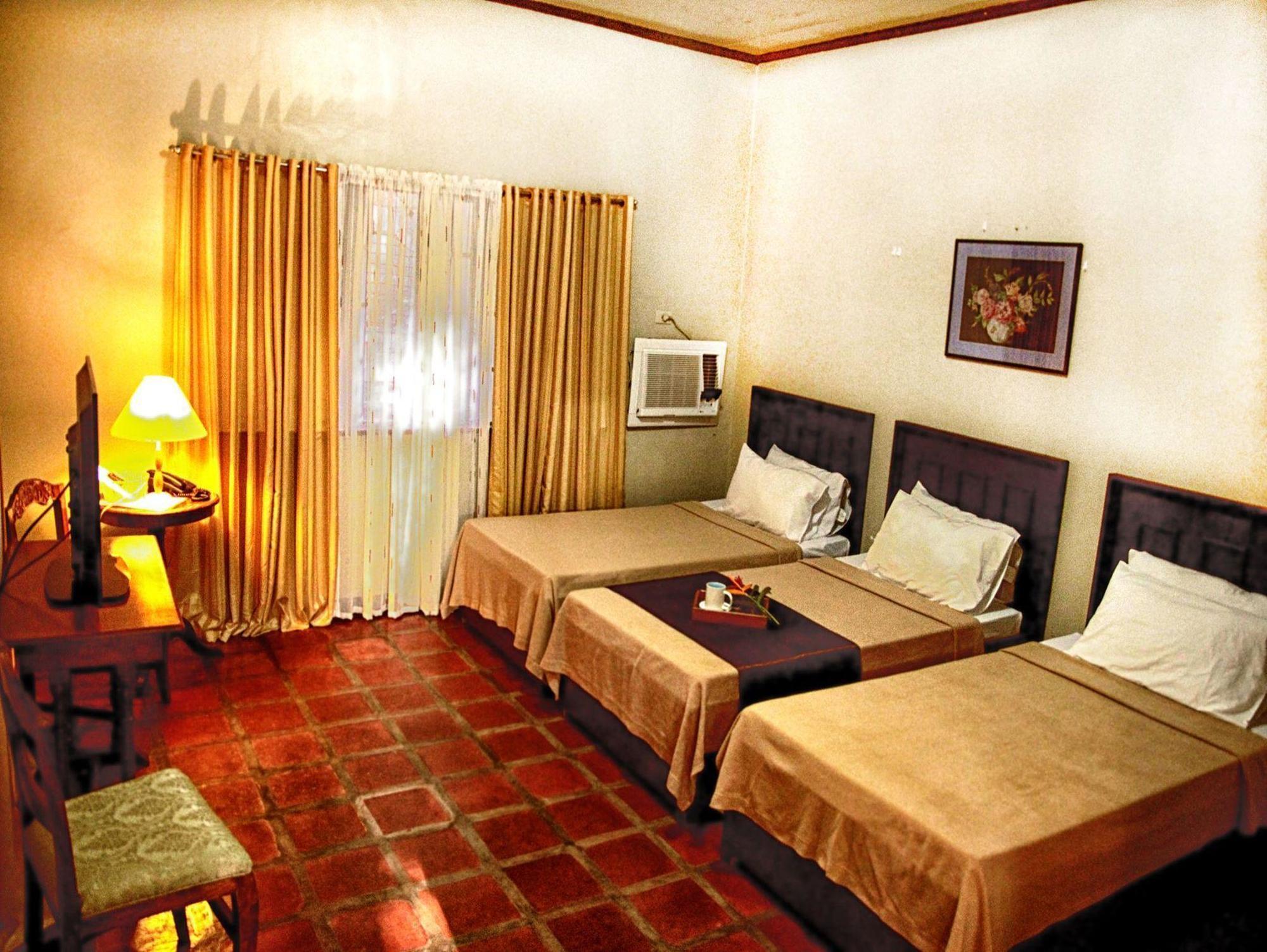 Lisland Rainforest Resort Urdaneta Exterior photo